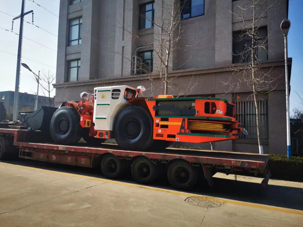 【低碳环保节能高效】WJD-4地下电动铲运机新年新交付！